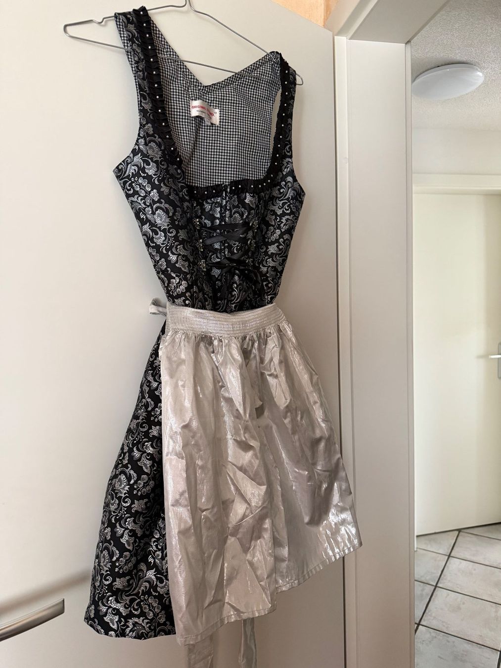 Kleider: Original Steindl Dirndl, Grösse 34, mit silberner Schürze – Gebraucht aus Niederwil SG von Golfgino1809 4