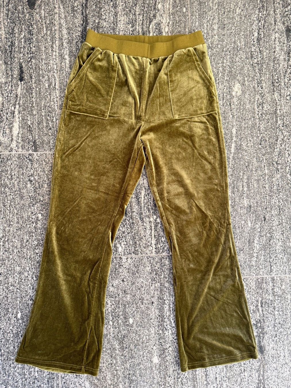 Pantaloni: Green velvet womens comfy pants – Usato da S. Vittore venduto da via_h2nb