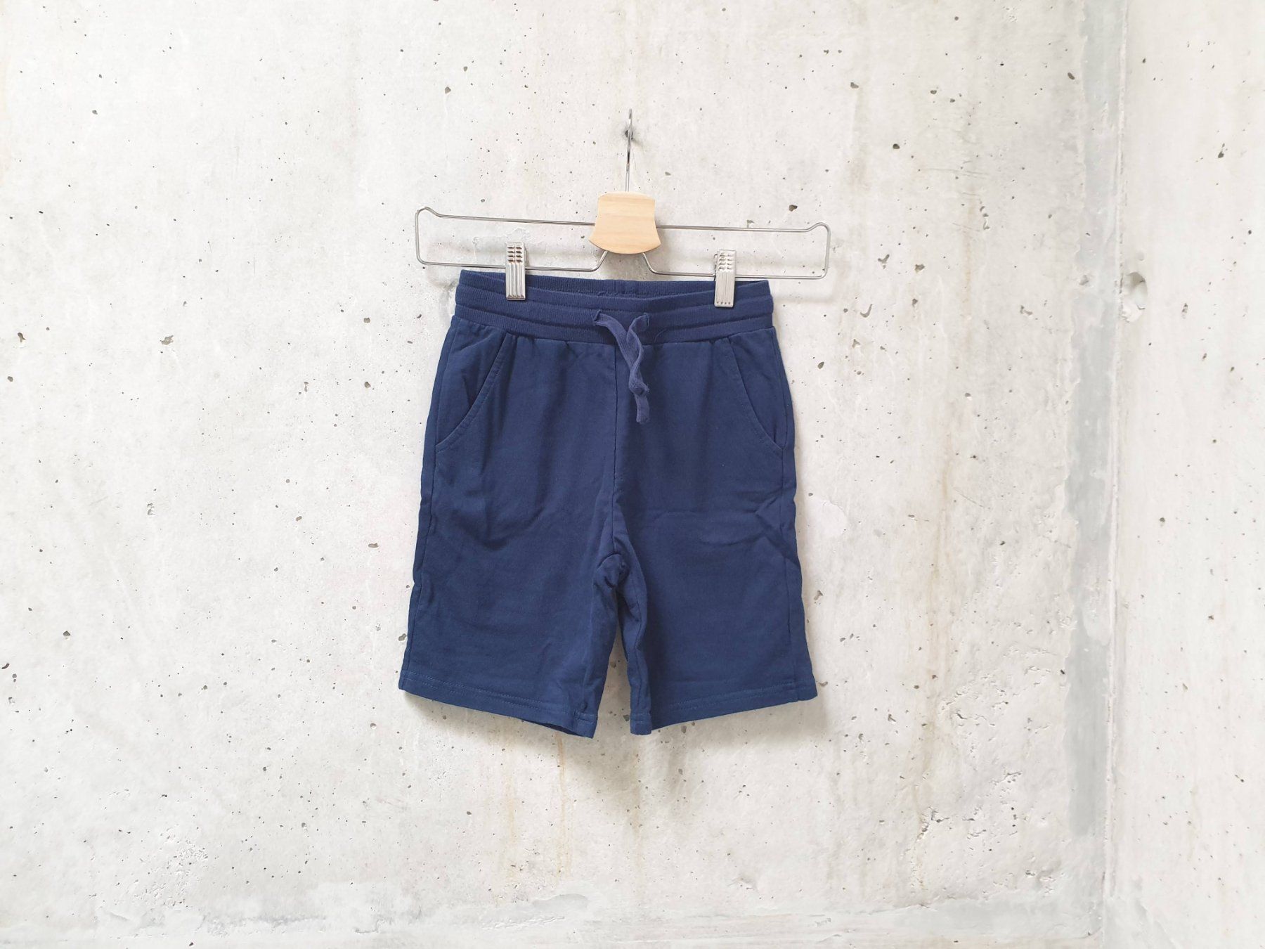 Hosen: Short en molleton KIDS, bleu marine, basic, garçon, 128 – Gebraucht aus Fribourg von fripons