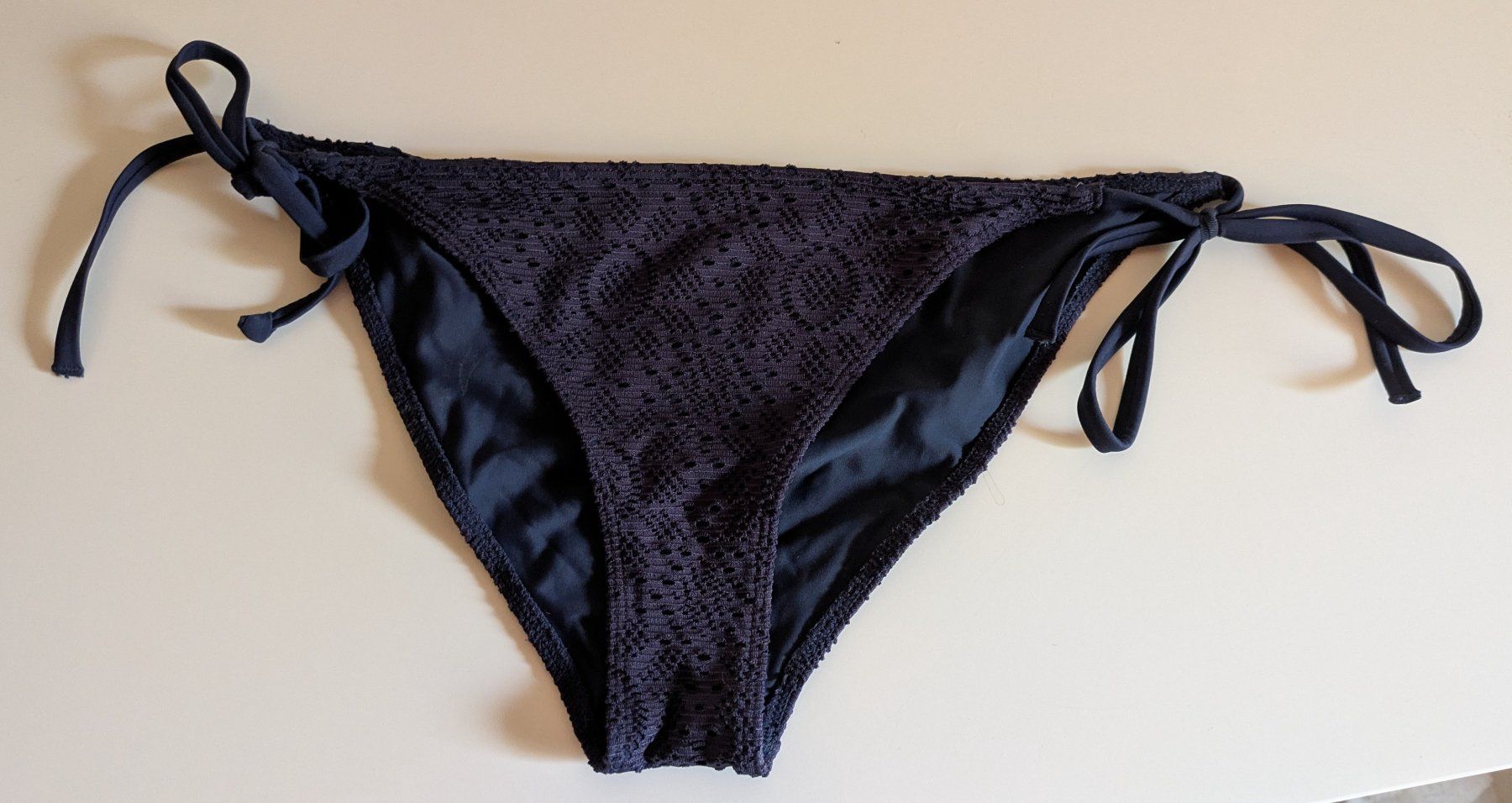 Costumi da bagno & Bikini: Slip‑Bikini Größe EU 42 – Usato da Biasca venduto da TheSeo