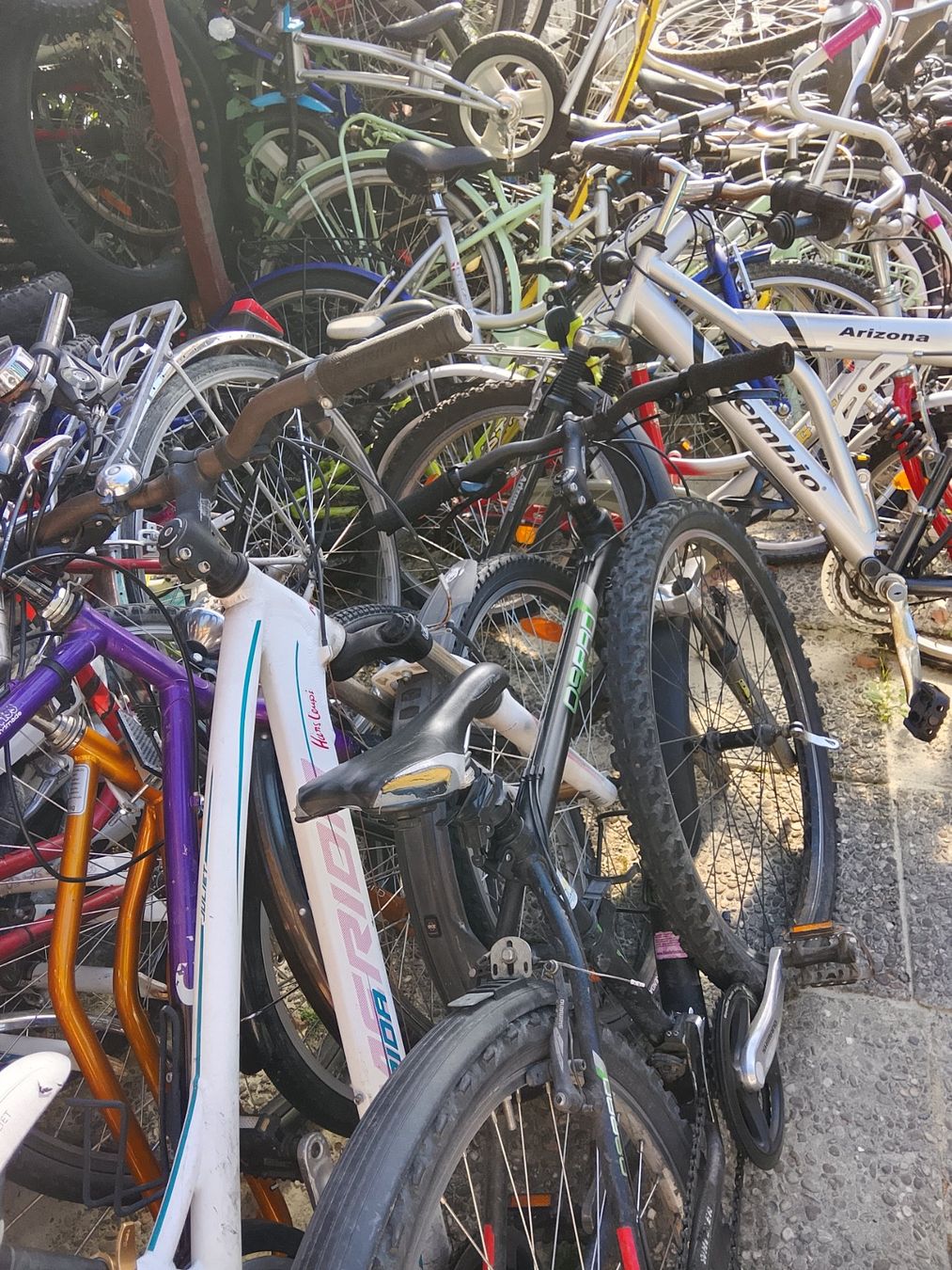 Velos: Fahrräder  (mehr als 30 velos) – Defekt aus Luzern von val_9ngc 2