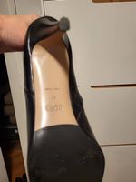 Stilvolle Stiefelletten von Hugo Boss.