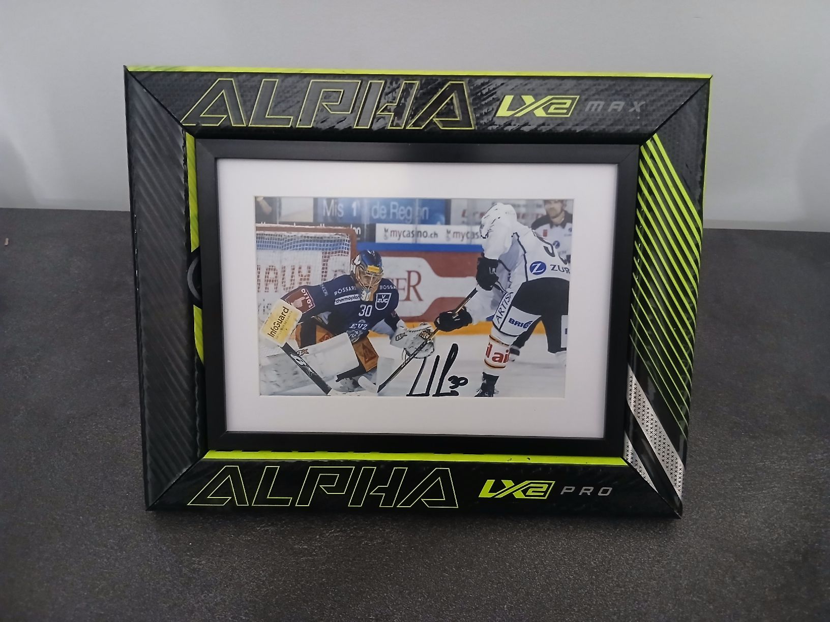 Hockey stick frame for photos. NHL, SHL, NL, HCAP, HCL, SCB (Gebraucht ...