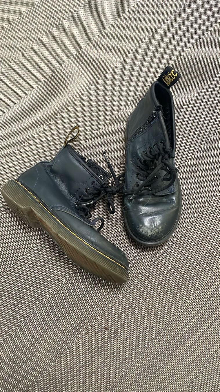 Scarpe per ragazzi: Doctor Marten blue 33 – Usato da Ennetbaden venduto da rossy2312