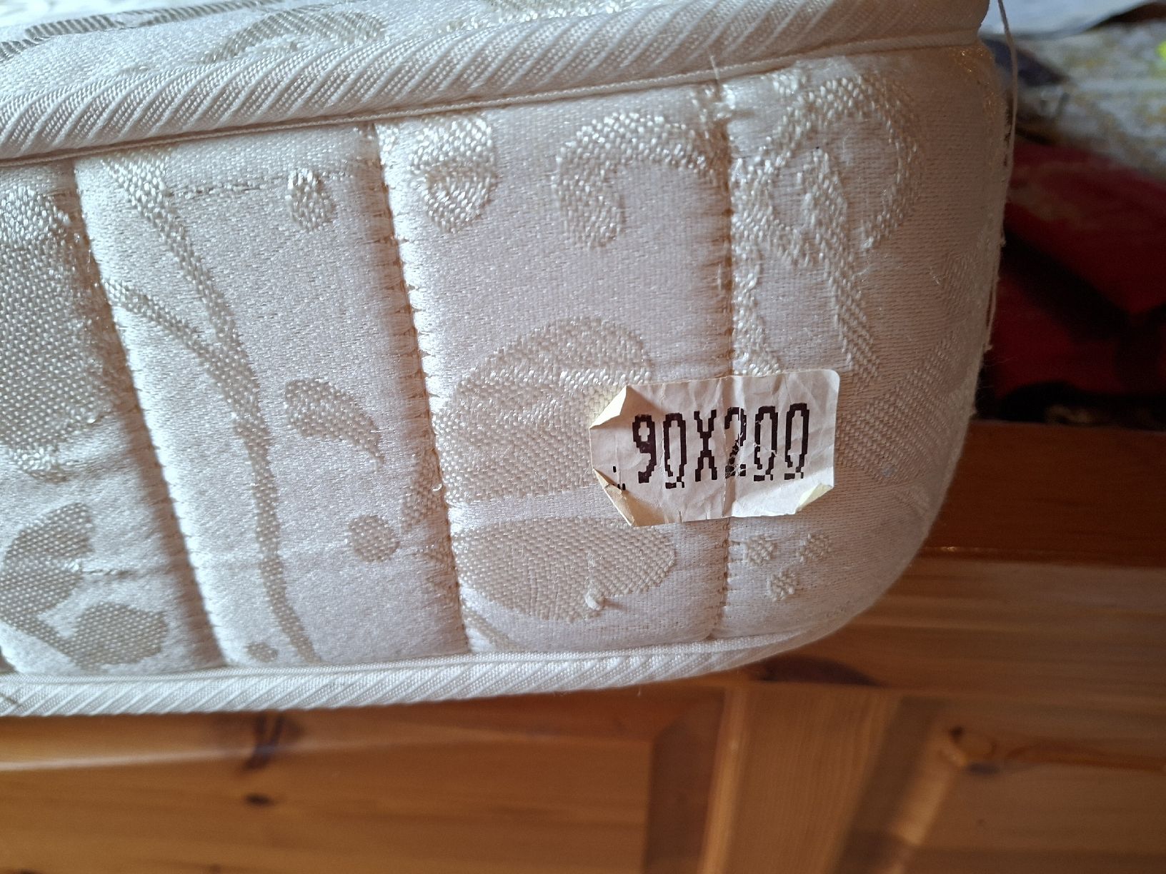 Materassi: matelas de chambre d'ami, très peu servi – Usato da Ependes FR venduto da g6b_wr8g