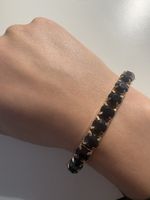 Elegantes Armband mit schwarzen Steinen!