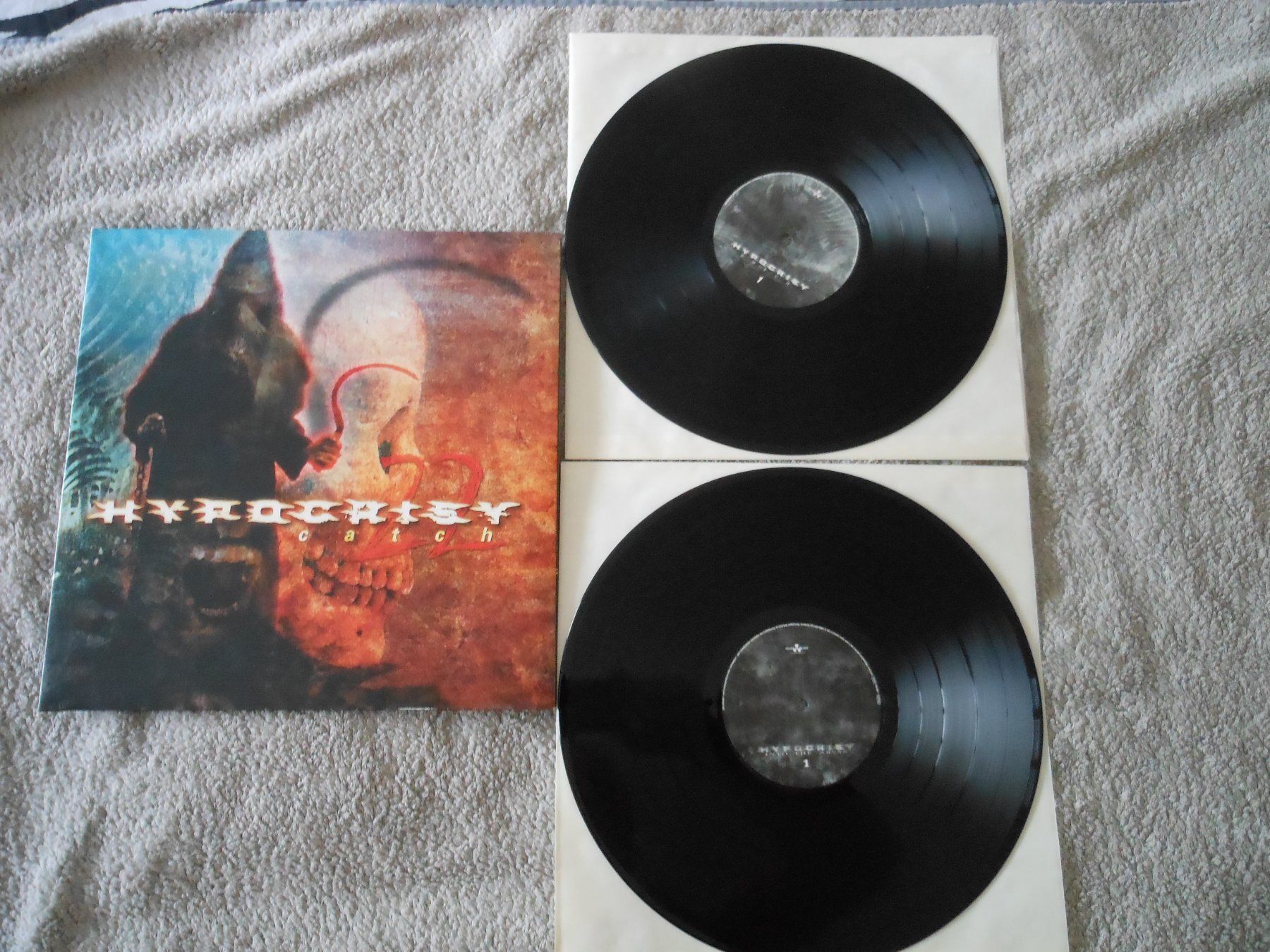 Vinyles: Hypocrisy – Catch 22 / Into The Abyss – D'occasion à Liebefeld par type013