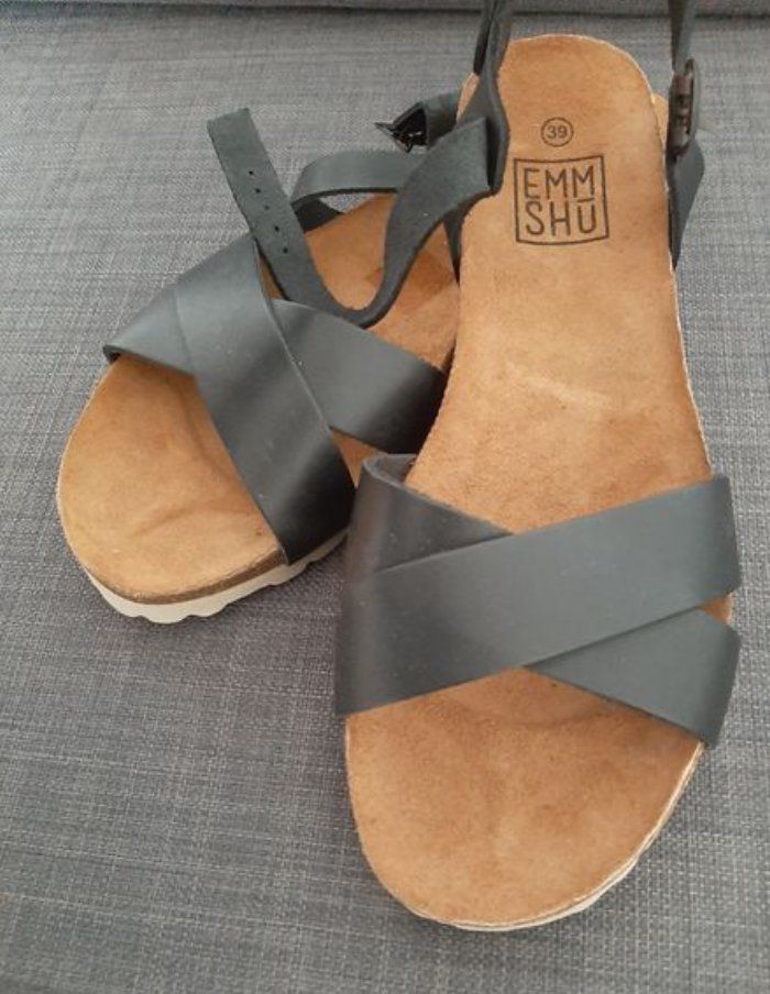 Scarpe da donna: EMMSHU Sandalen Grösse 39 schwarz – Nuovo (secondo la descrizione) da Basel venduto da acrettenand