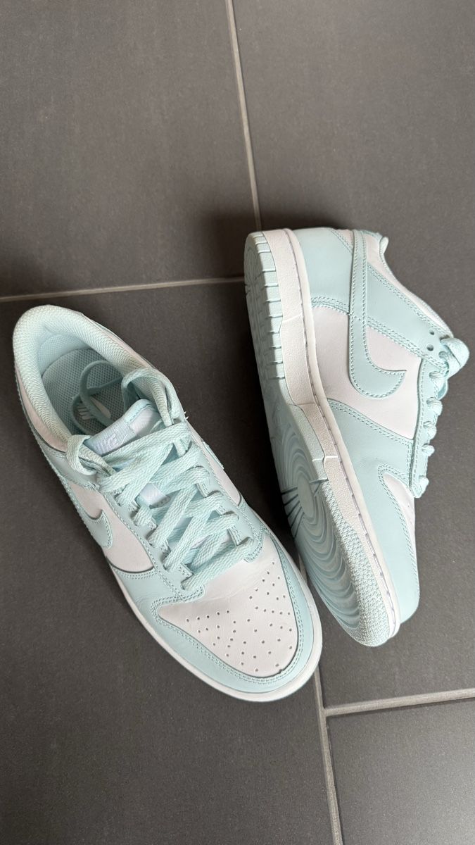Nike Scarpe da uomo: Nike Dunk low white / glacier blue – Nuovo (secondo la descrizione) da Chur venduto da han_cy28 2