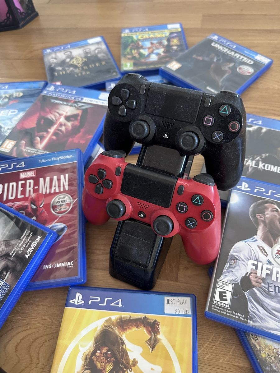 Sony Console: PS4 1T Konsole Set: 2 Controller, Ladestation & Top Spiele – Usato da Untersiggenthal venduto da mob_8my7 1