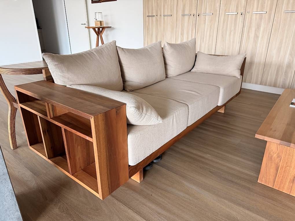 Divani: 3-Sitzer Sofa aus echtem Walnussholz – Usato da Oberentfelden venduto da thenotorious7