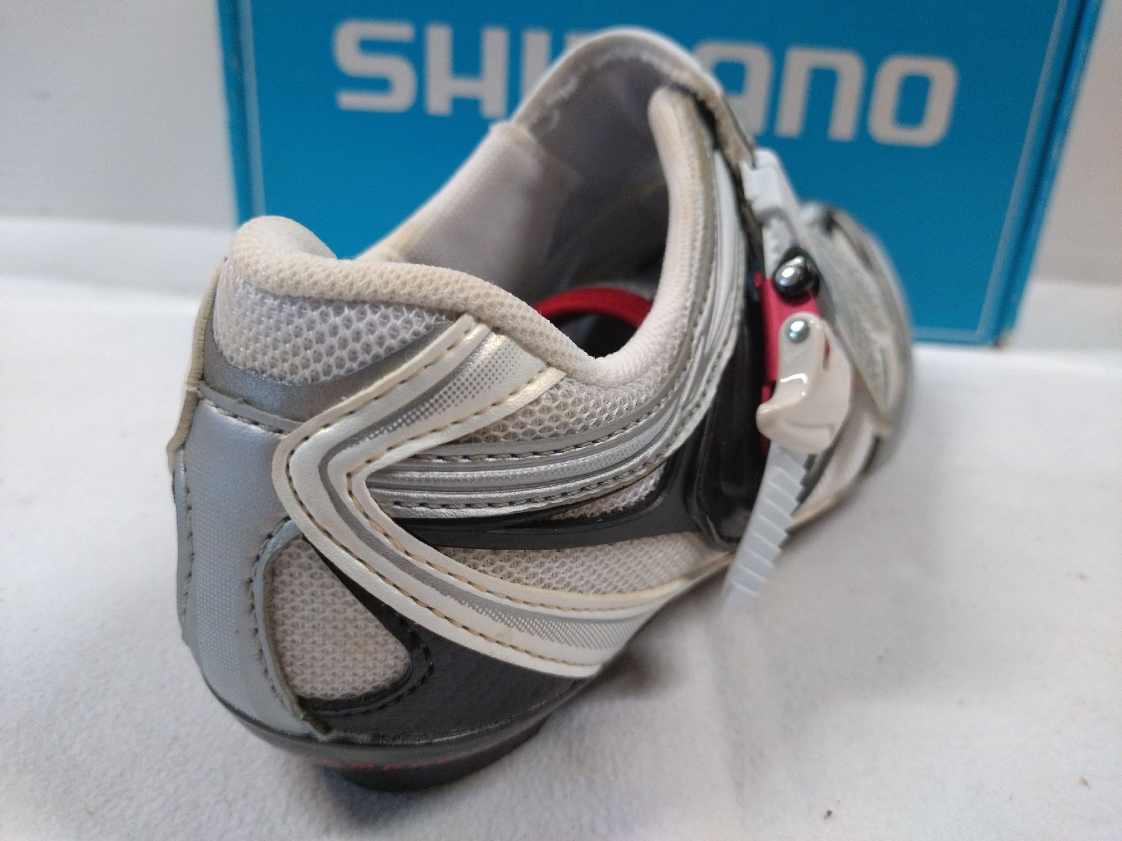 Shimano Herrenschuhe: Chaussures de cyclisme Shimano R133, taille 40 NOS – Neu (gemäss Beschreibung) aus Farvagny-le-Grand von LaCaverne 2