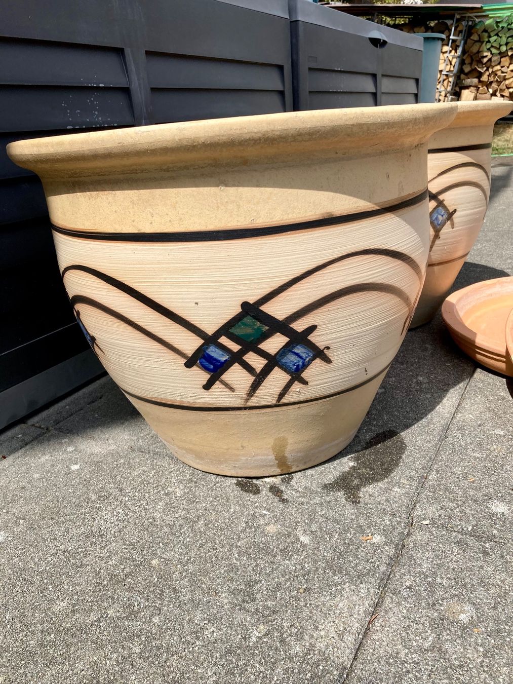 Pots de fleurs: 2 grands pots de fleurs – D'occasion à Montézillon par binbin06 1