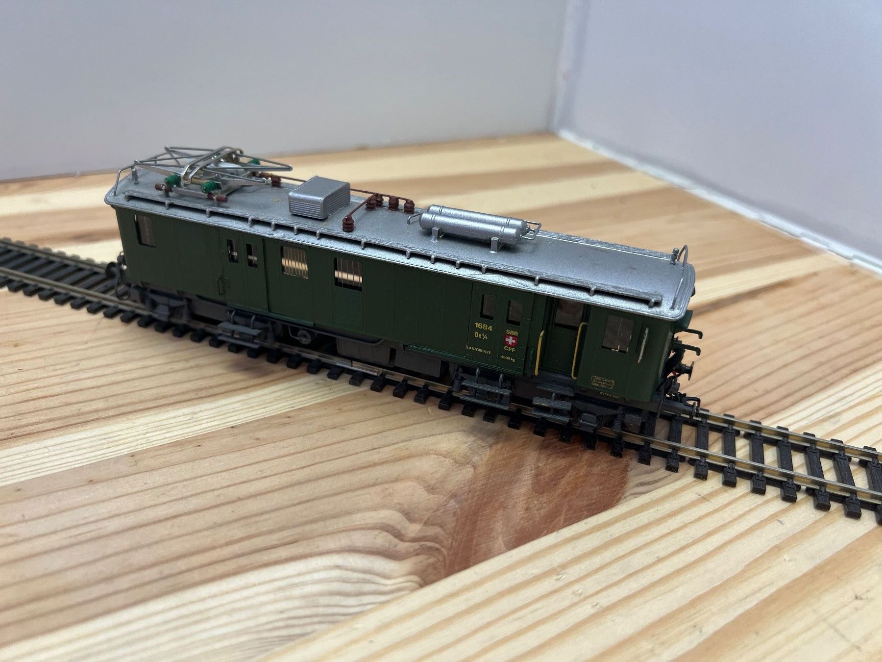 Modellini di ferrovie: Intermodel H0 DC Elektrischer Gepäcktriebwagen Fe 4/4 SBB – Nuovo (secondo la descrizione) da Büsserach venduto da ModellbahnDepot 1