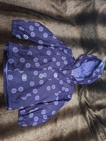 Gr 110 Migros Kids Regenjacke gefüttert lila mit Blumen