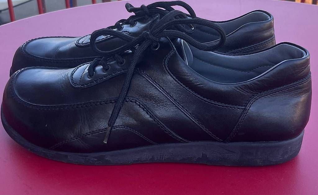 Helvesko Chaussures hommes: Halbschuhe HELVESKO Schwarz Gr. 42 – D'occasion à Urdorf par Resumasa 1