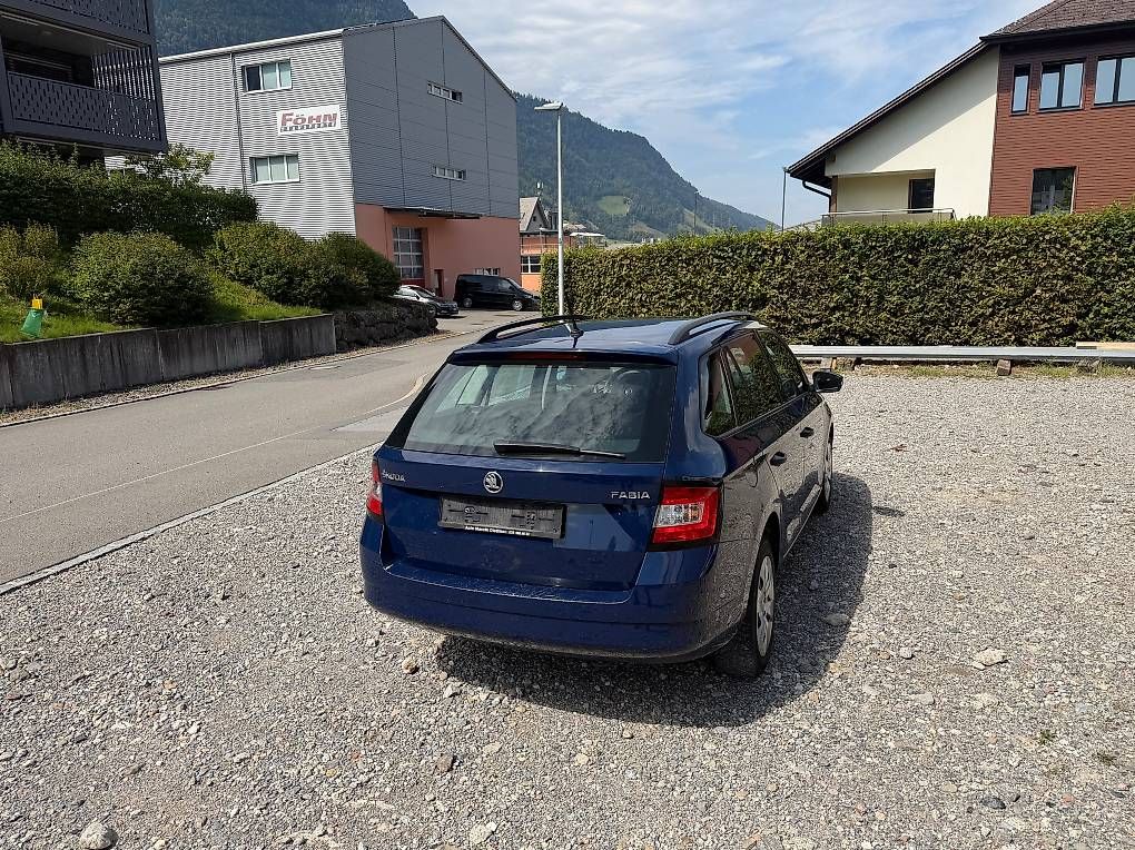 Autos: Skoda Fabia 1.0 MPI Active – D'occasion à Goldau par Noobonwork 3