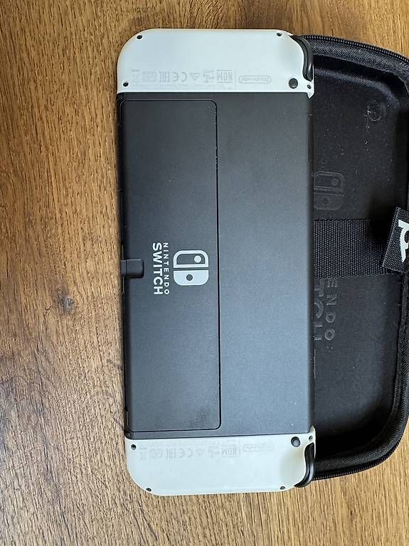 Consoles: Nintendo Switch OLED Inkl. Tasche – D'occasion à Müllheim Dorf par Rani97