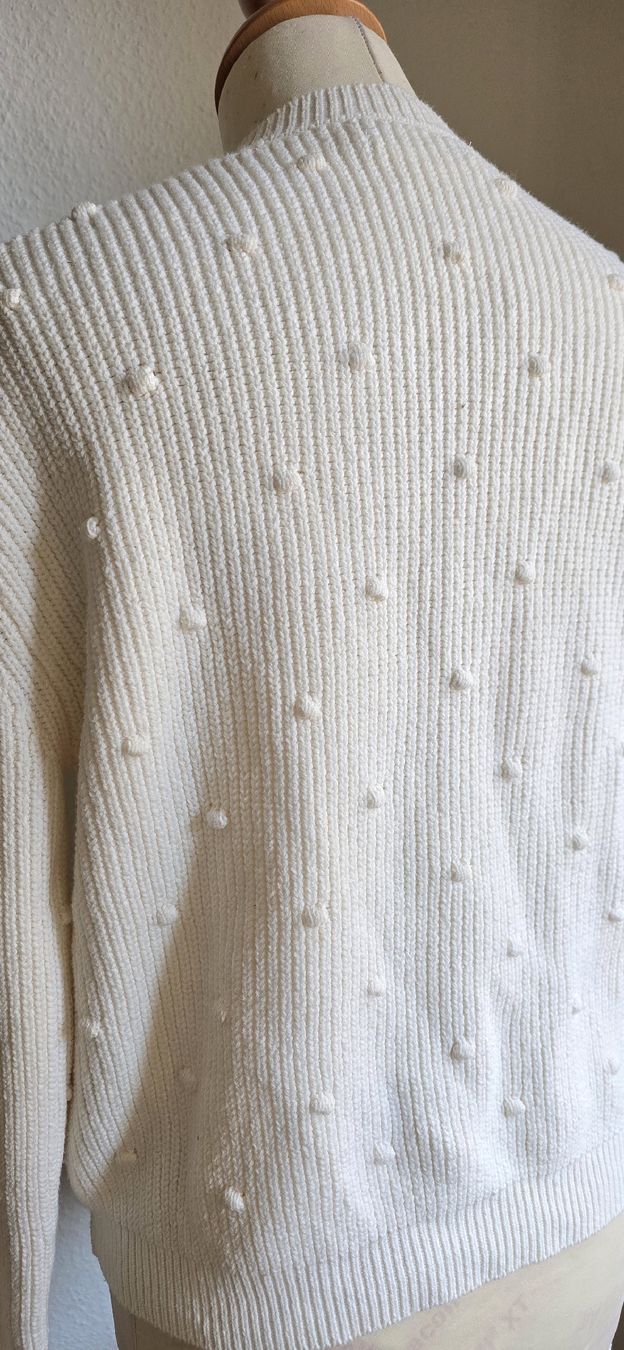 Mango Pullover & Sweatshirts: Pull blanc cassé à pois brodés Mango, taille XS – Neu (gemäss Beschreibung) aus Genève von Saleena 1