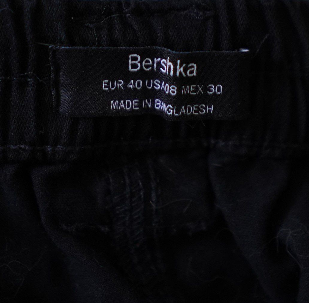 Bershka Pantaloni: Pantalon cargo Bershka noir, taille 40 – Usato da Grand-Lancy venduto da Morriganne 2