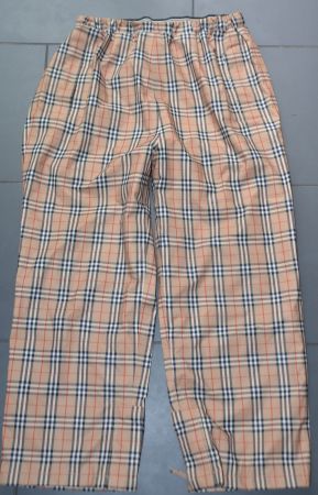Burberry Hose / pantalon 3/4 .S