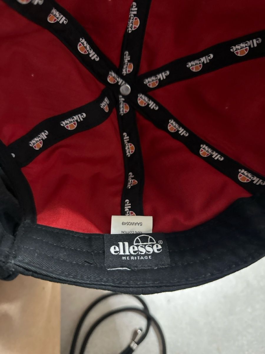 Ellesse Copricapi, berretti & cappellini: Originale Ellesse Cap - Schwarz, Top Zustand – Nuovo (secondo la descrizione) da Ottenbach venduto da Irinaberther 1
