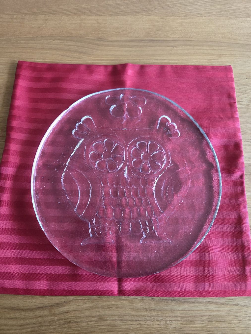 Plateaux: Glasplatte Eule mit Relief Durchmesser ca. 30cm, unbeschädig – D'occasion à Lupfig par olivenbaeumli 1