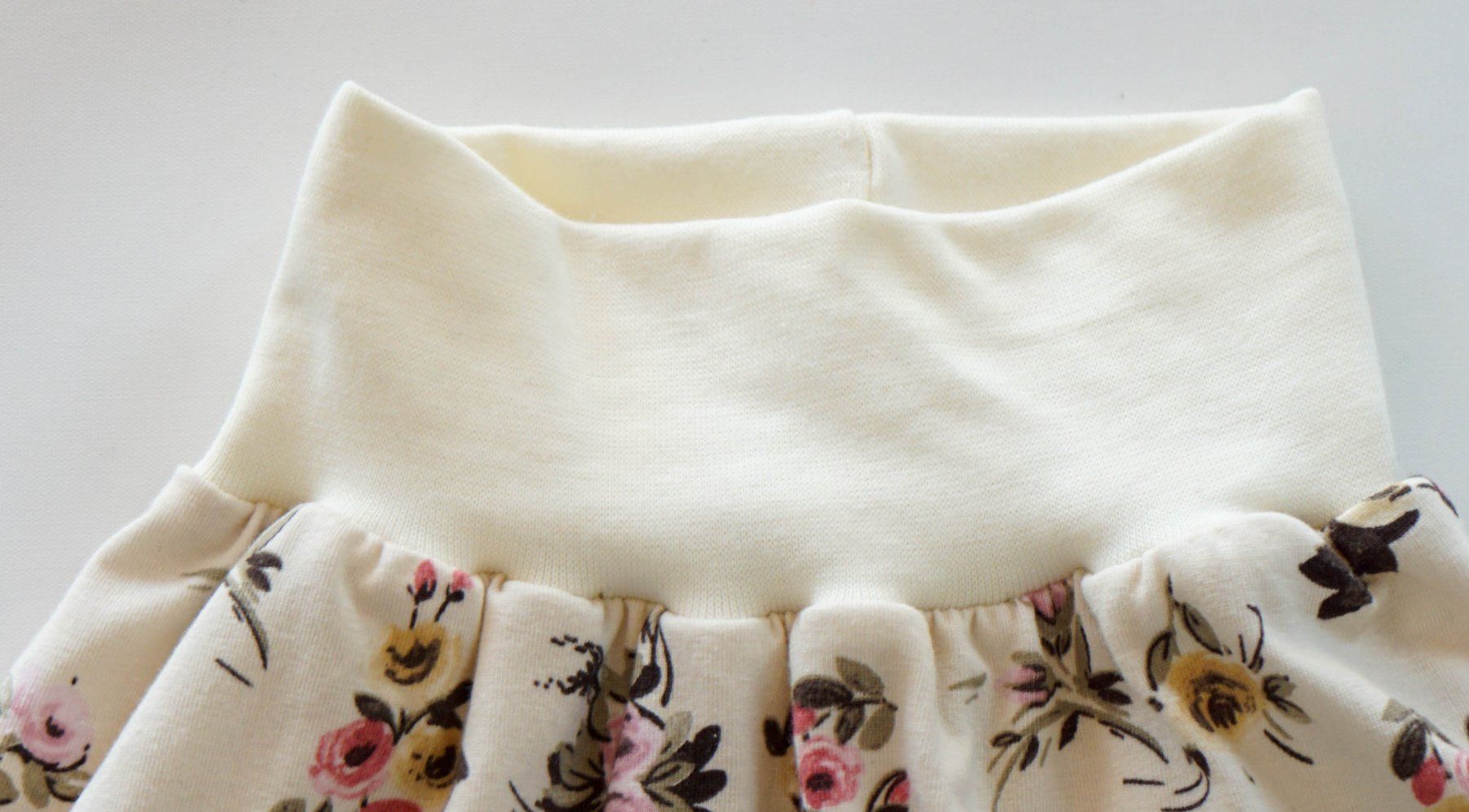 Pantaloni: Pumphose mit Blumen/Beige  Gr.80/86 NEU – Nuovo e nell'imballaggio originale da Zürich venduto da sambaum 3