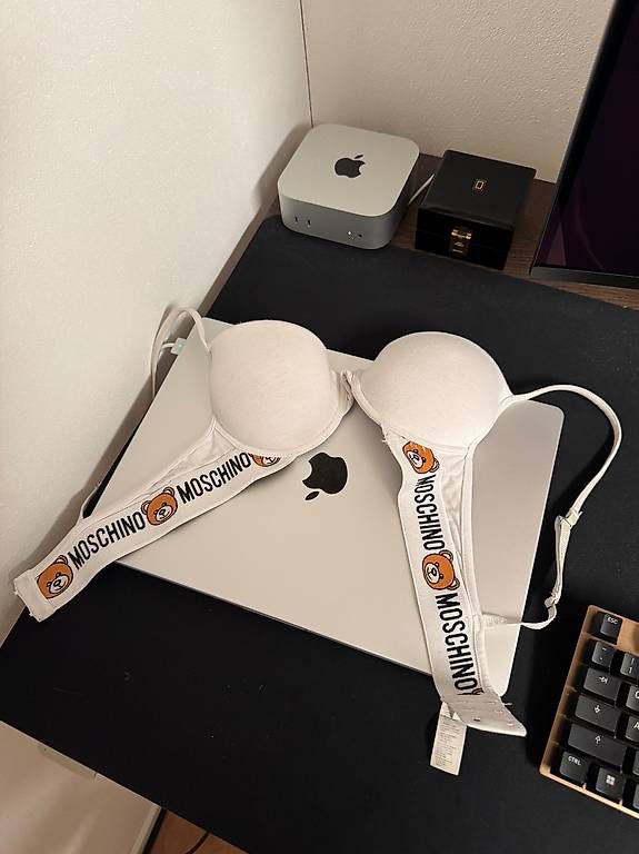 Moschino Autres dessous: Moschino White Bear Bra - Size B75 – D'occasion à Schübelbach par Rahnmont 1