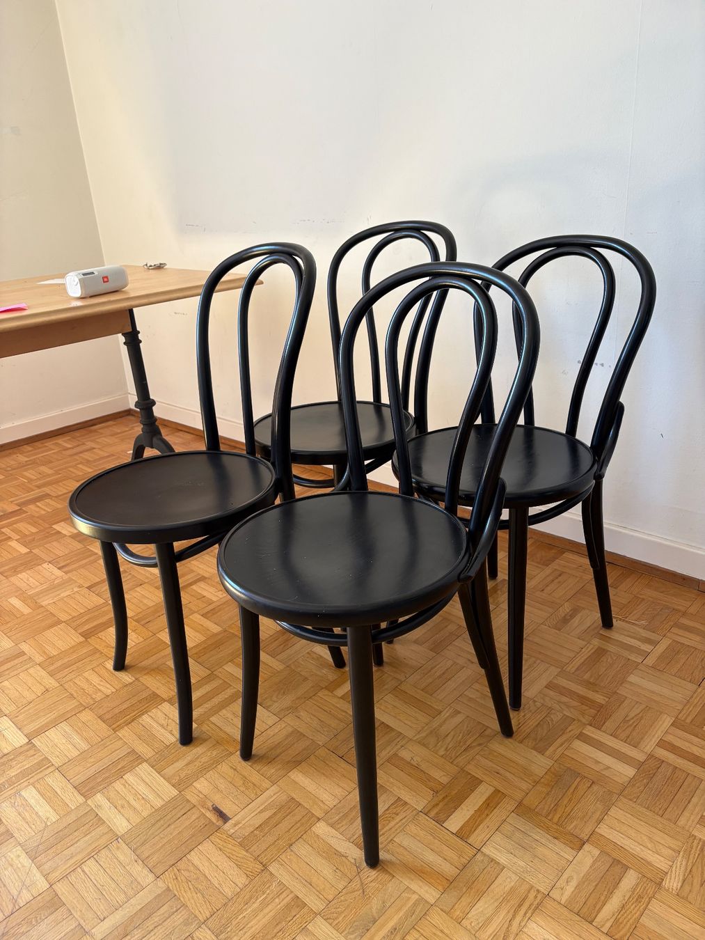 Sedie: 4 schwarze Bistro-/Bugholzstühle – Usato da Basel venduto da Joelleeschmid 4