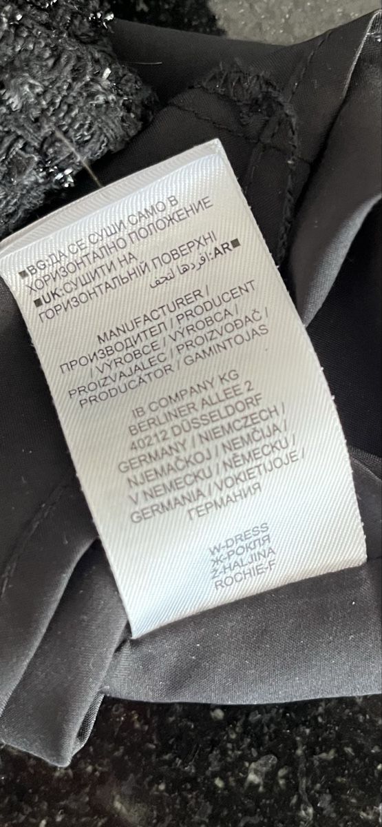 Kleider: Schwarzes Kleid (knielang) – Gebraucht aus Fiesch von Chloe09 8