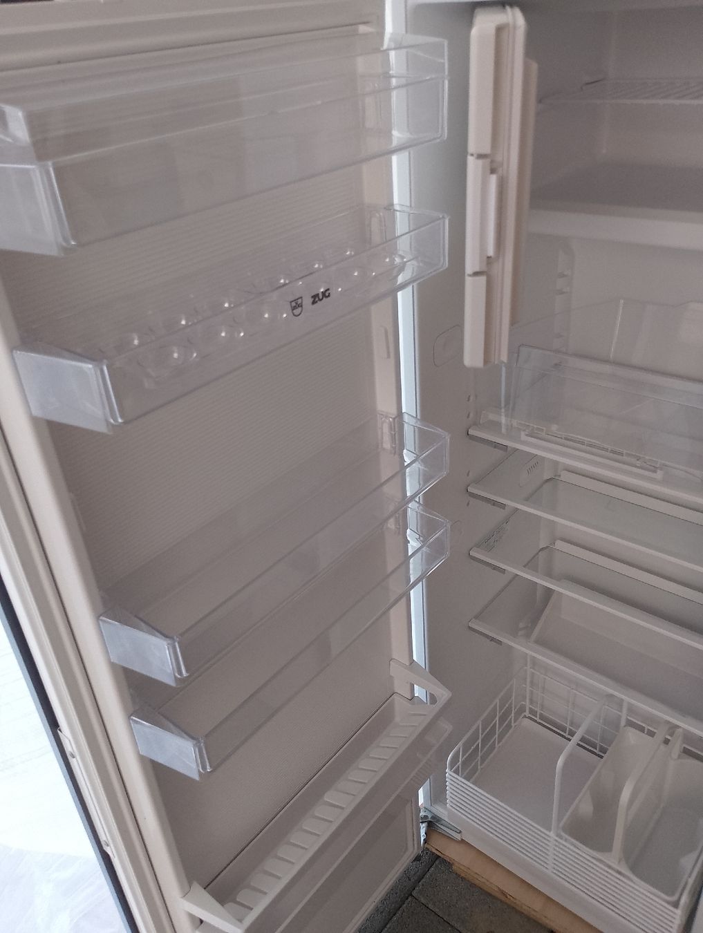 V-Zug Frigoriferi: V-ZUG EK1212-E, Kühlschrank, 281L – Usato da Leibstadt venduto da jur_q6rl 3