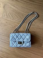 Sac à bandoulière matelassé bleu clair chaîne argentée
