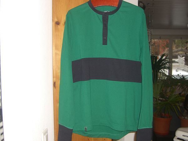 Maglioni & Felpe: lässiges Shirt,Pullover,grün/schwarz (L) – Usato da Winterthur venduto da Gaia 4
