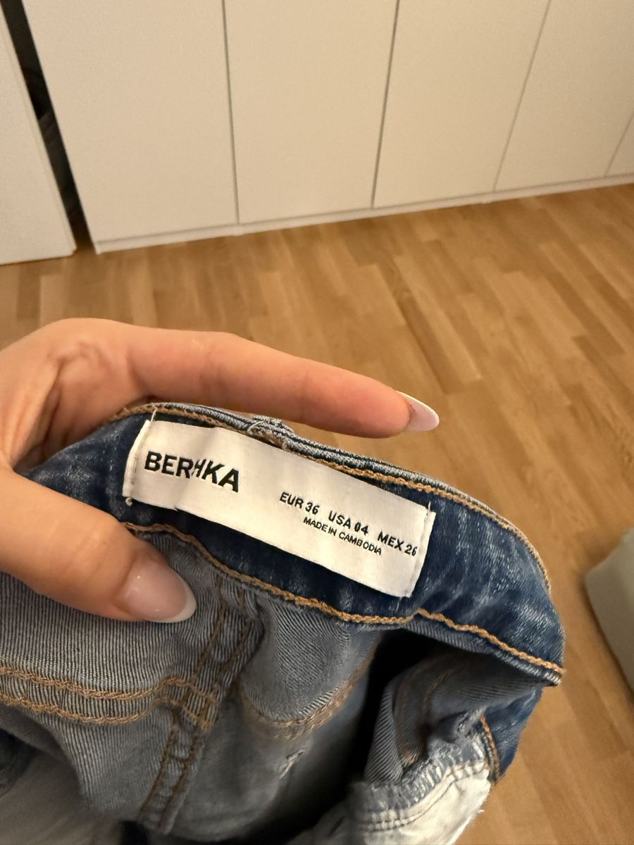 Bershka Jeans: Jeans BERSHKA Grösse 36  – D'occasion à Basel par tsc_b56w 2