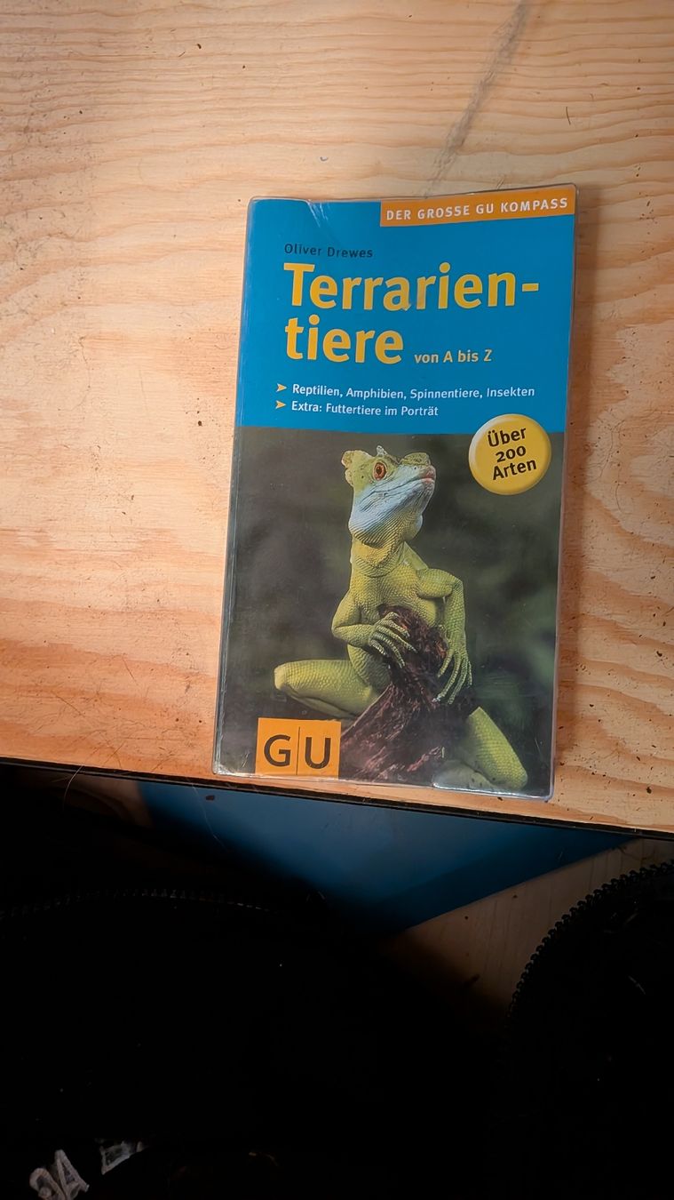 Libri: Terrarien Tiere – Usato da Wattenwil venduto da karinschaw 2