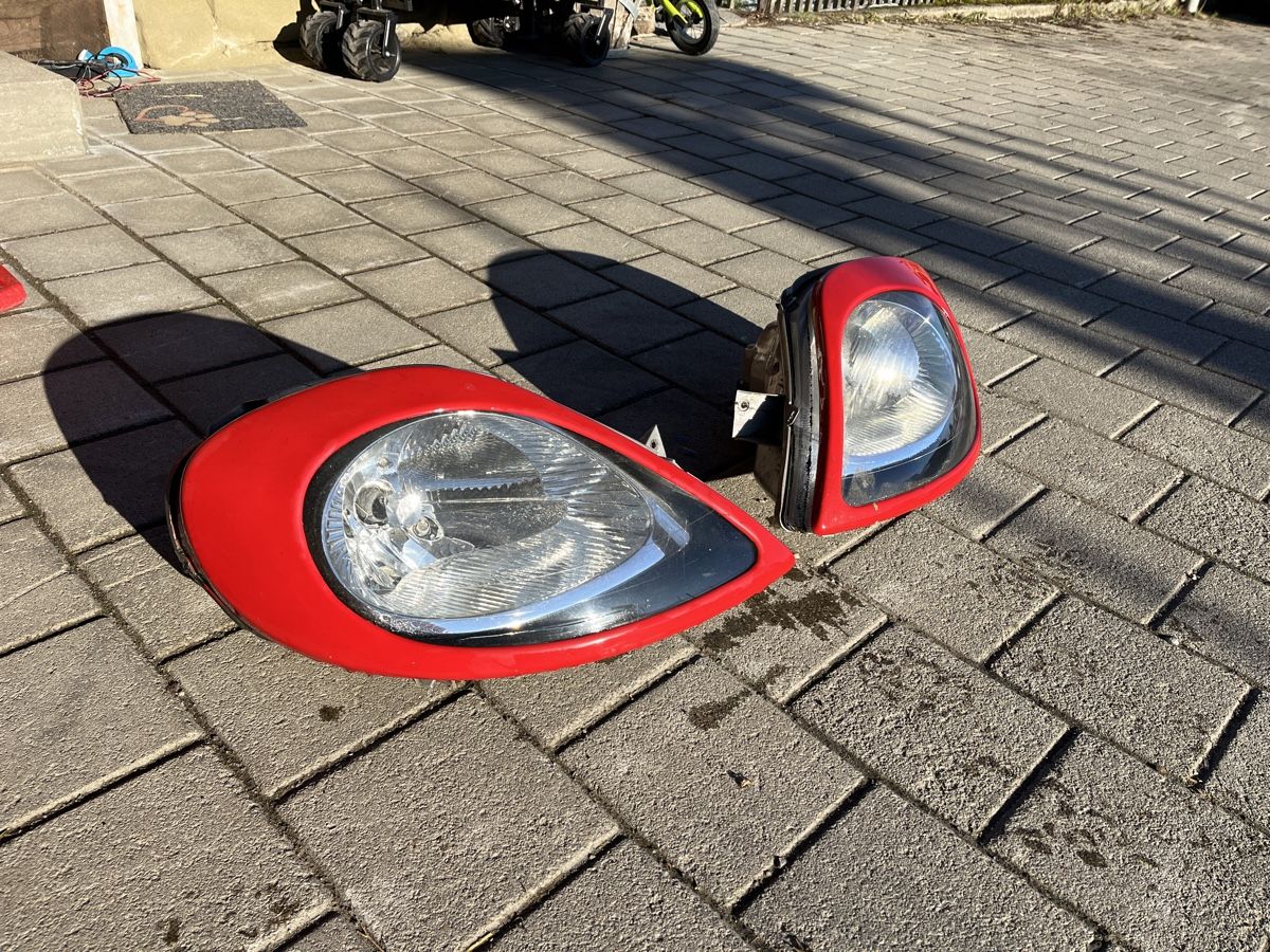 Opel Fari: Rote Scheinwerfer von eine Opel Vivaro – Usato da Krauchthal venduto da Maseu94