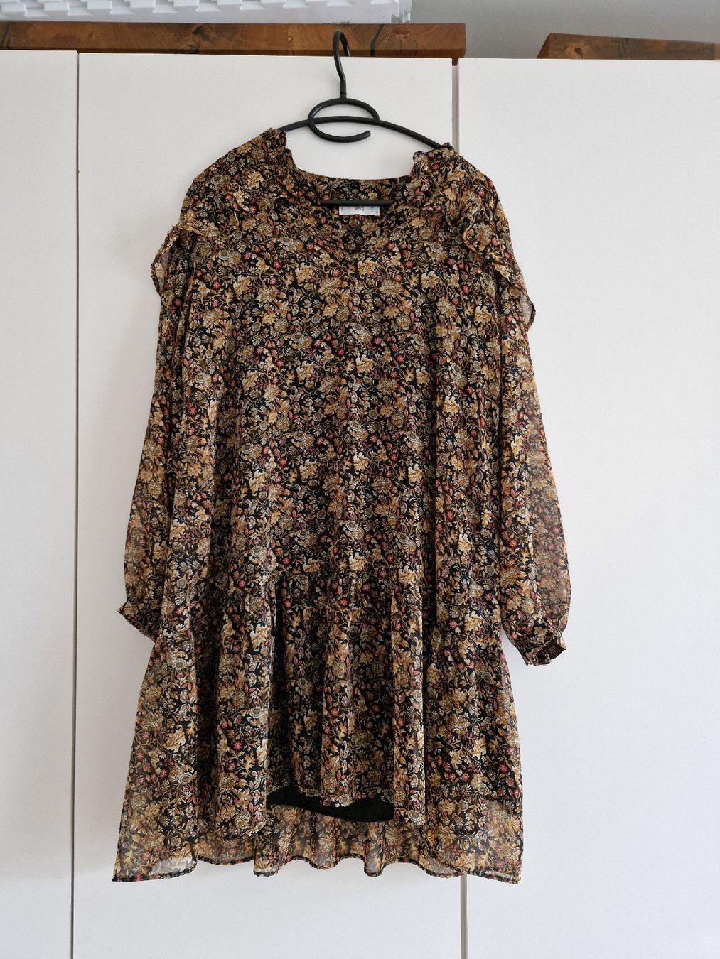 Mango Robes: Kleid Blumen Mango – D'occasion à Eschenbach SG par SanFranciscoCalifornia