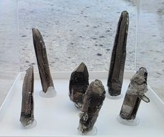 Binntal-  20 Edelsteine - Morion und Quarz klar wie Wasser