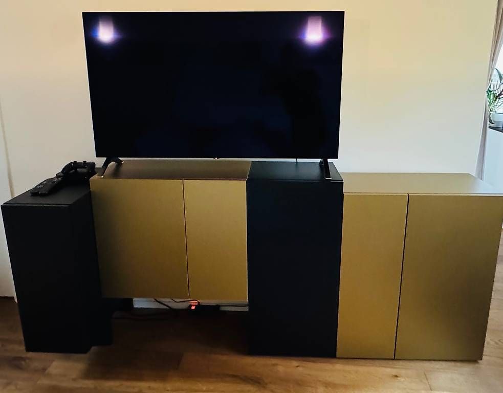 Armadi: MOBILIO MODERNO – Usato da Massagno venduto da whi_d5bd