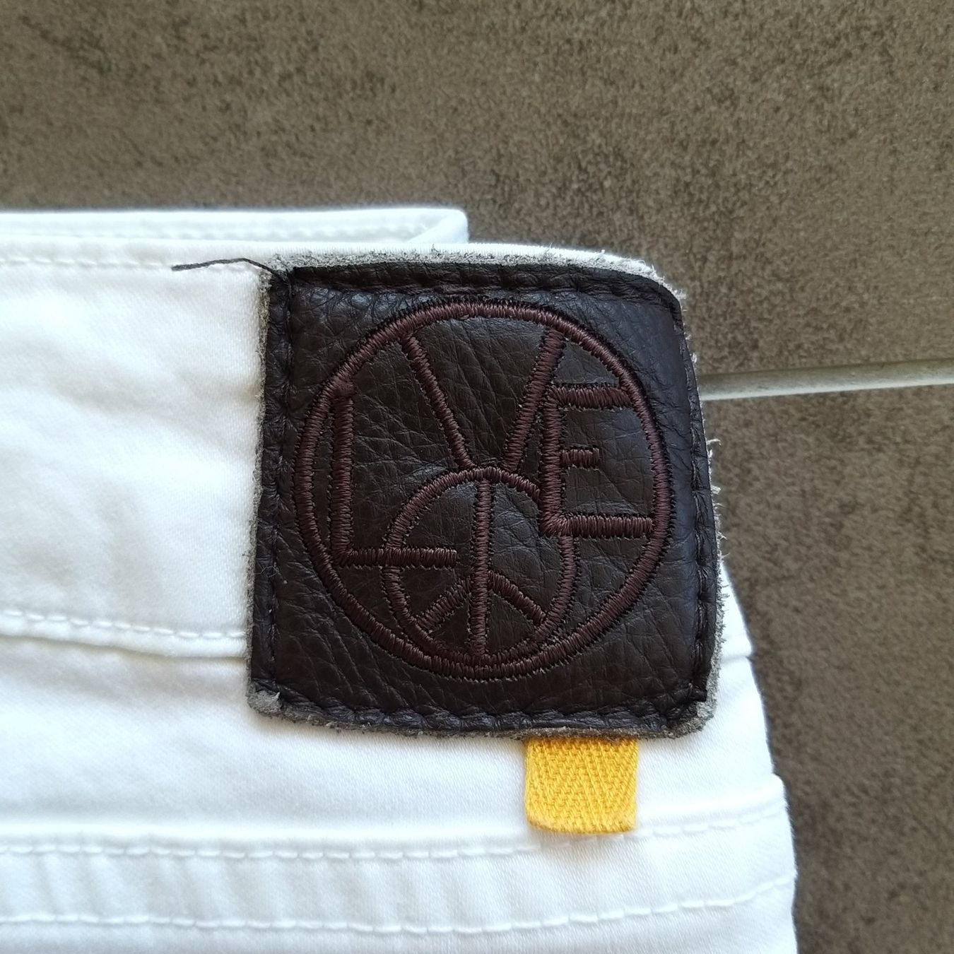Jeans: Jean brodé paix – Usato da Onnens VD venduto da Bleuet06 3