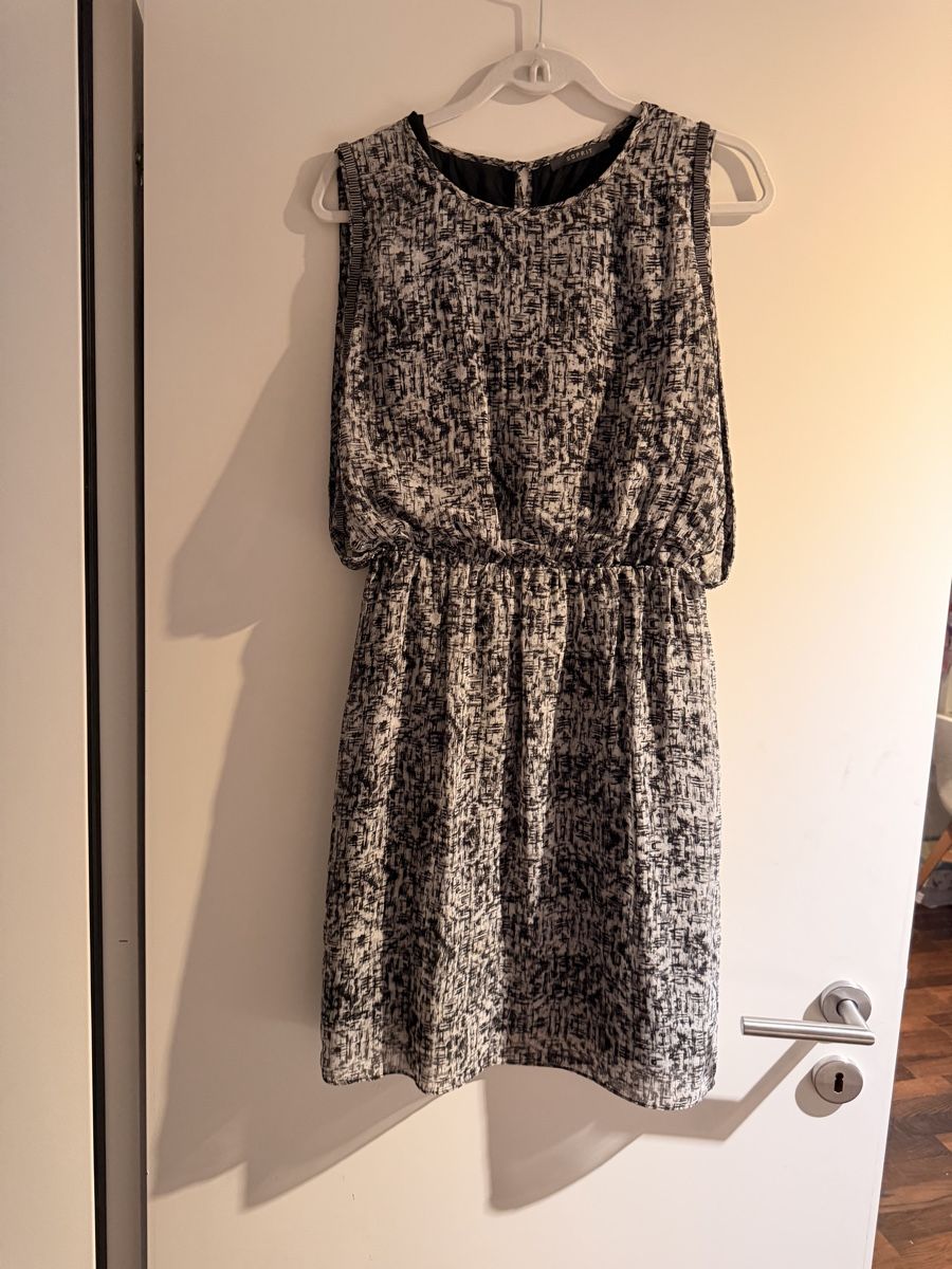 Esprit Vestiti: Esprit Kleid in grau Gr. 38 – Usato da Balgach venduto da ren_xy57