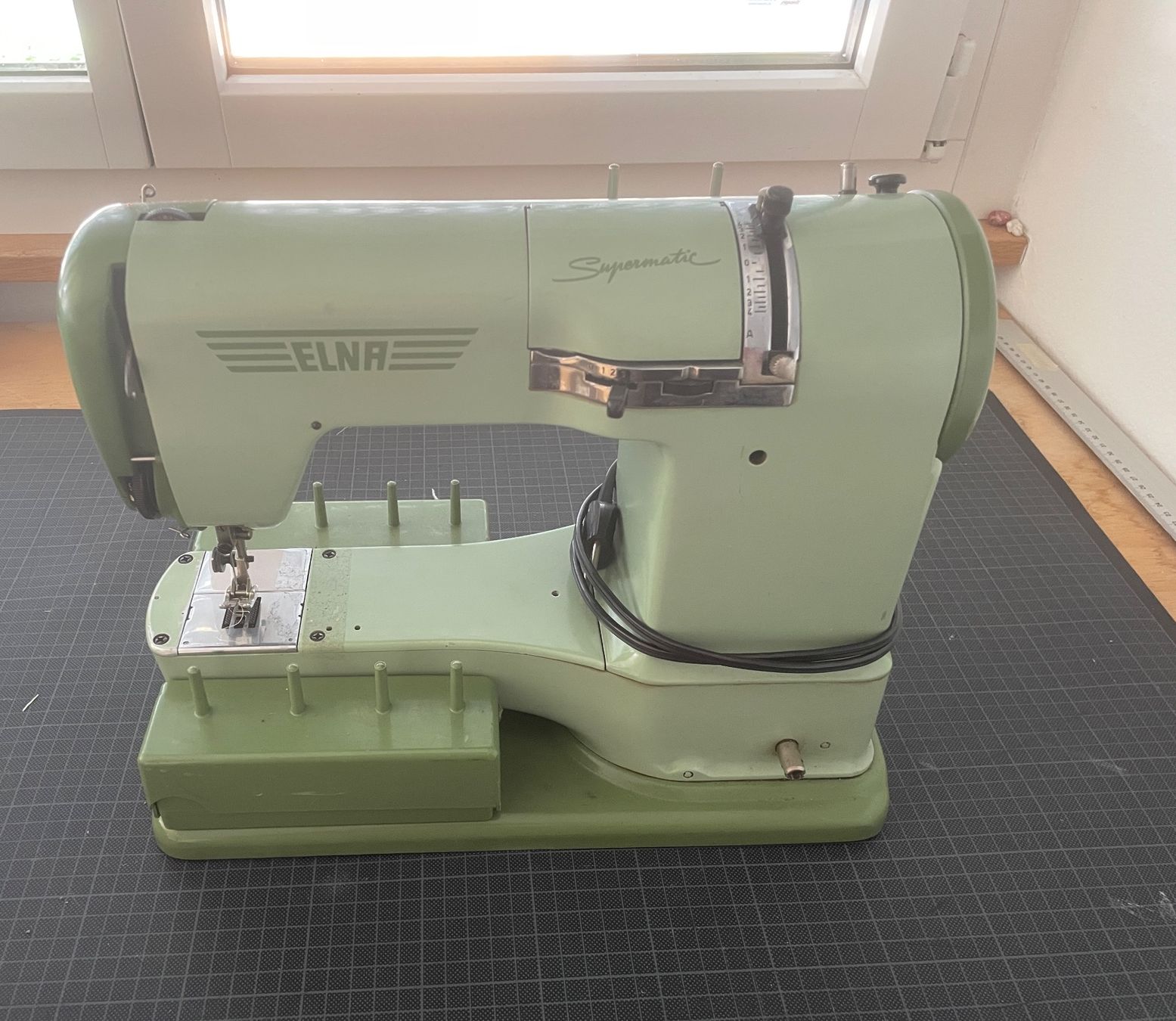 Elna Macchine da cucire: ELNA Supermatic Nähmaschine – Usato da Murten venduto da kel_6w8s