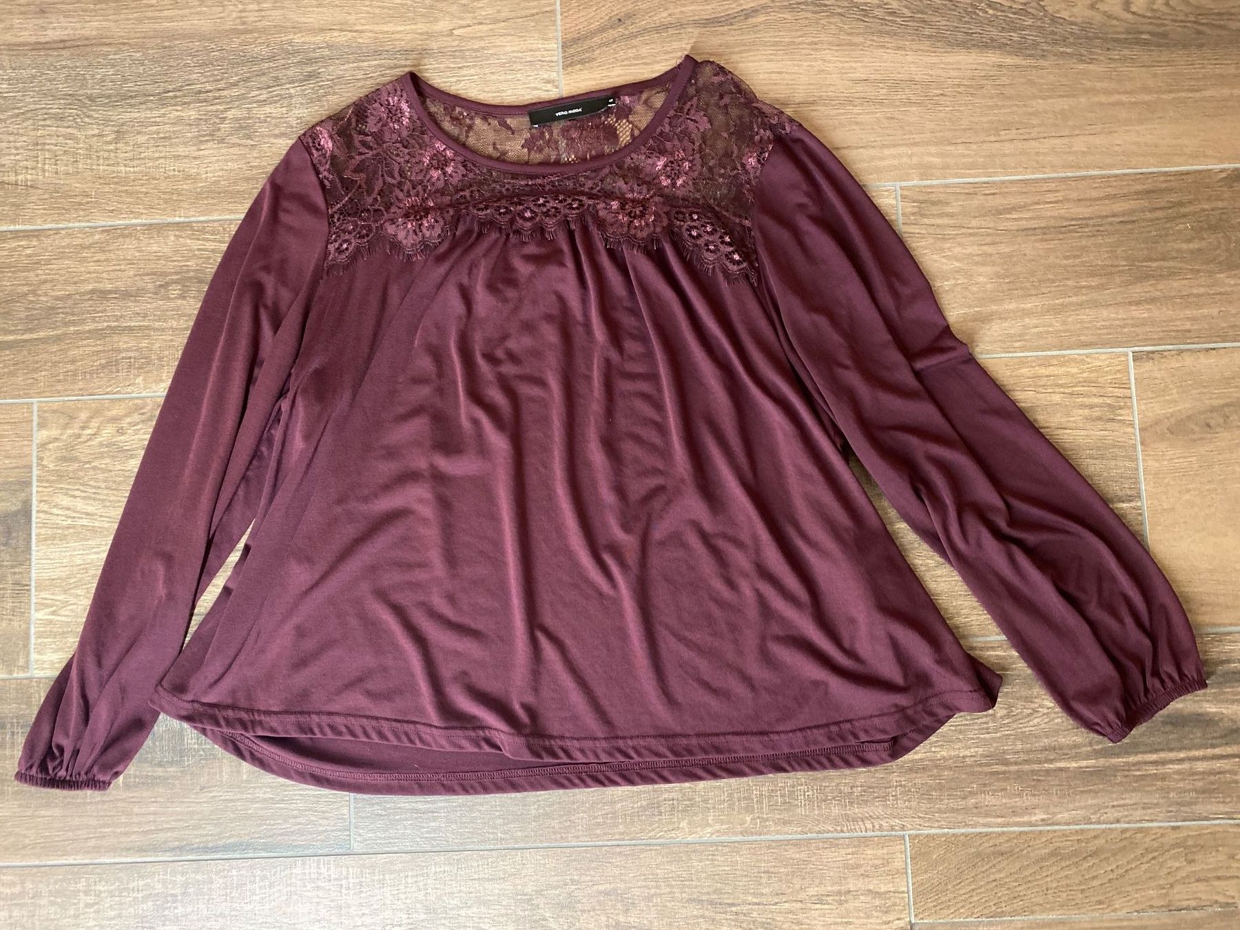 Vero Moda Camicette: Vero Moda Oberteil mit Spitze weinrot Gr. 52 – Usato da Pratteln venduto da a23_j2gs 1