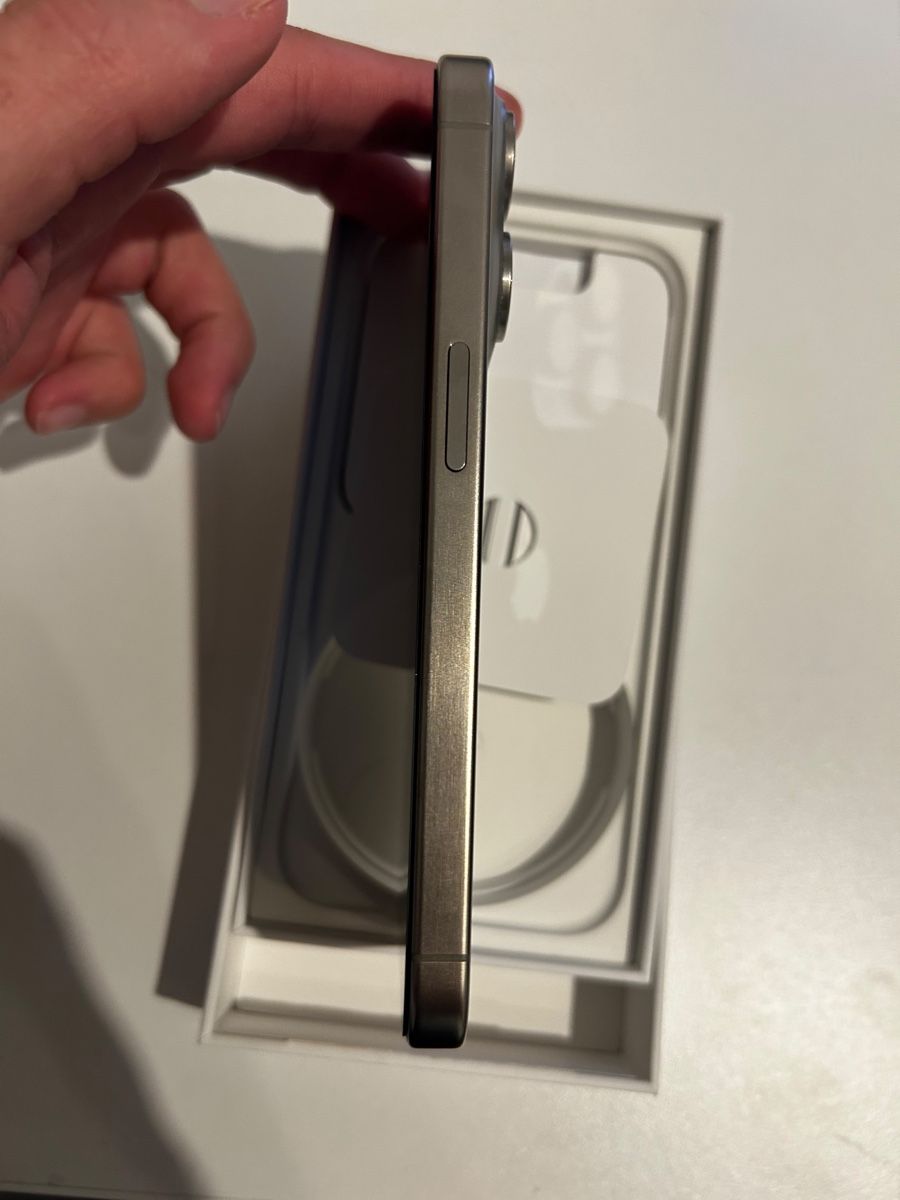 Apple Portables: iPhone 15 Pro Custodie Accessori – D'occasion à Cugnasco par Vuencx1 3