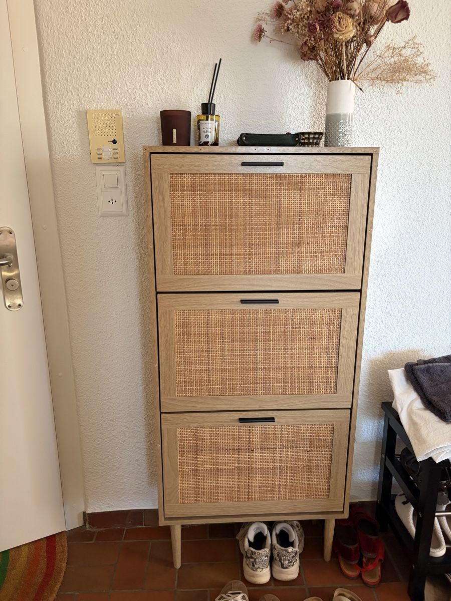 Scaffali: Schuhgestell mit Rattangeflecht // Shoe Rack – Usato da Zürich venduto da cel_8thy