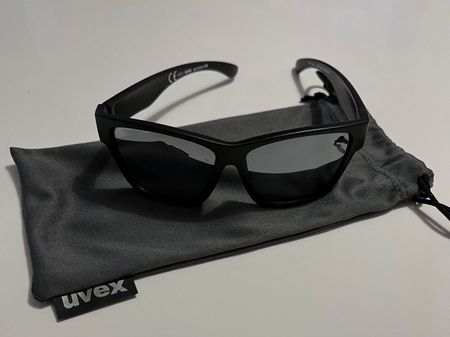 Lunettes de soleil pour enfant Uvex couleur noir