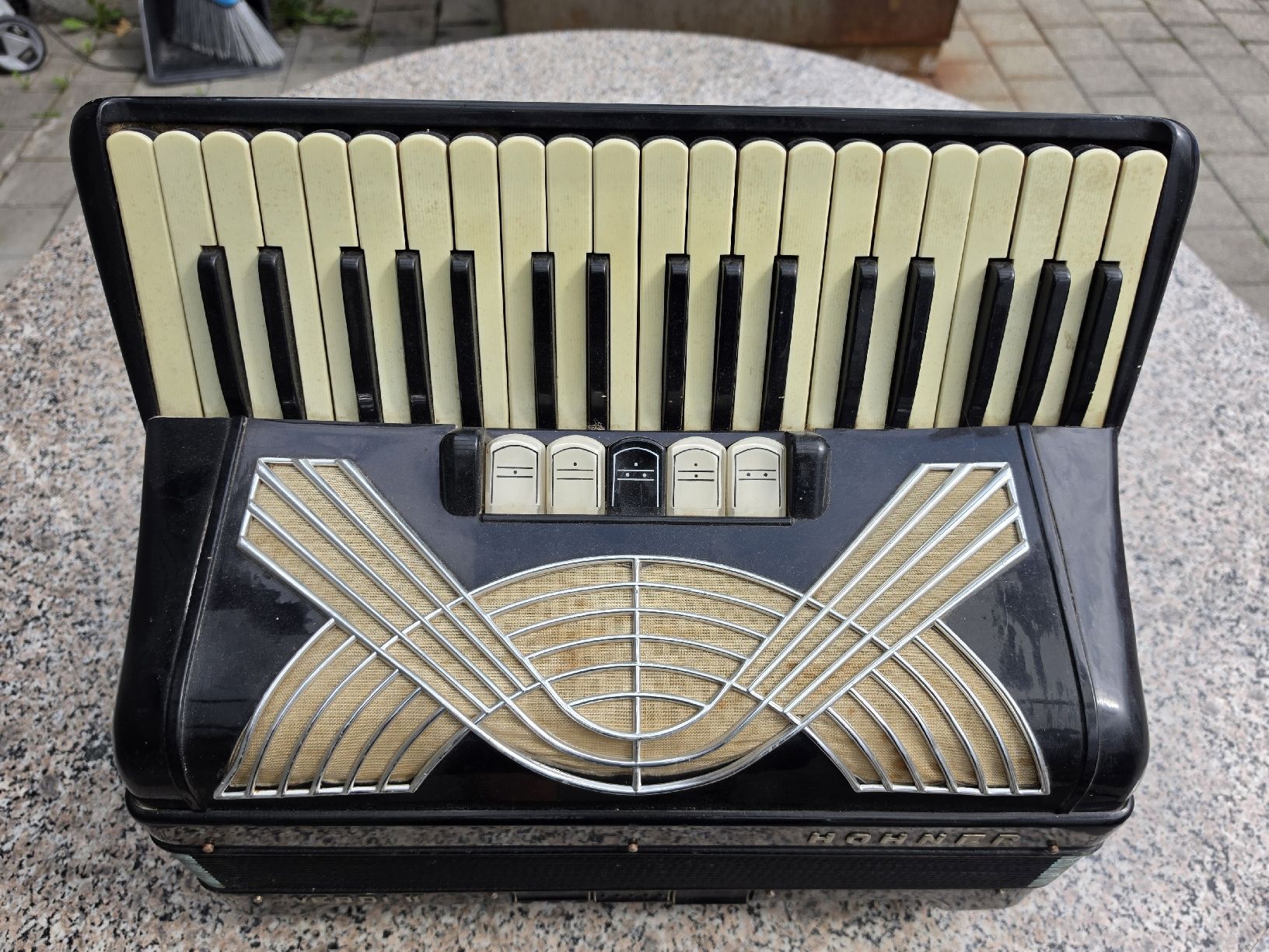Hohner Strumenti musicali: Akkordeon HOHNER VERDI II gebraucht – Usato da Mettlen venduto da elios0888 1