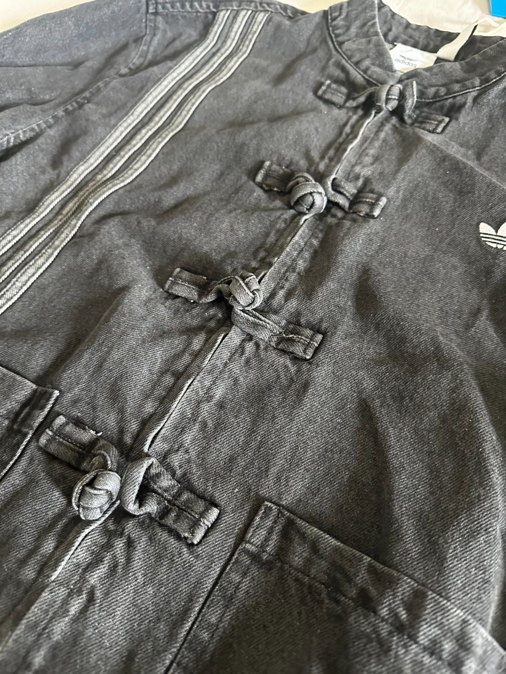 Adidas Giacche: Adidas Denim Chinese Track Top – Nuovo e nell'imballaggio originale da Oberengstringen venduto da jzkn 2