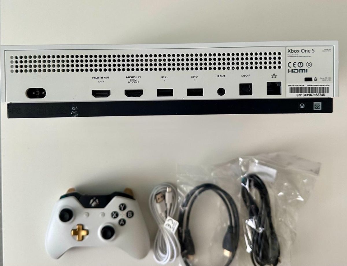 Microsoft Consoles: Xbox One S 1 Tb Minecraft – D'occasion à Couvet par Aura_aura 2